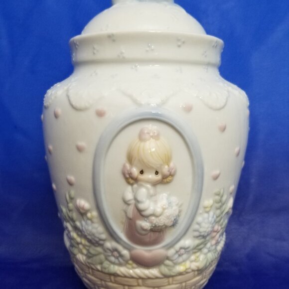 Vintage Enesco PreciousMoments "The Kitchen is the Heart of the Home" Cookie Jar - Picture 1 of 7